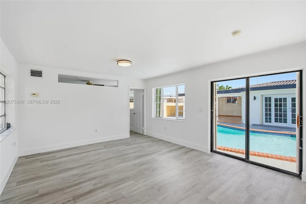 275 W 13th St Hialeah, FL 33010