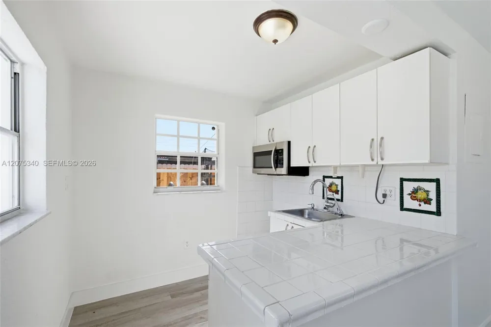 275 W 13th St Hialeah, FL 33010