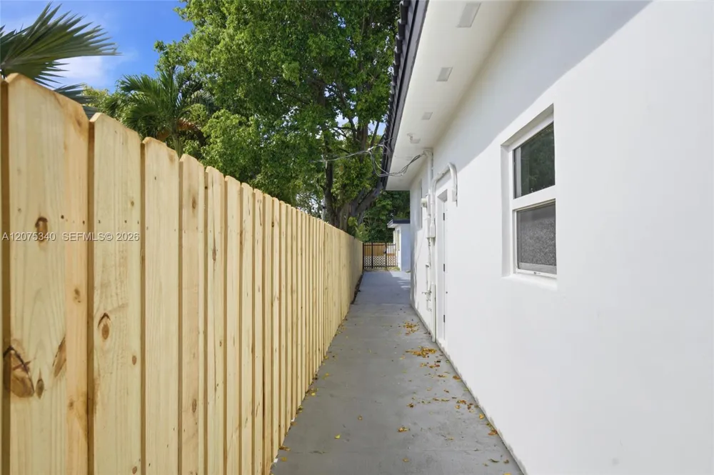 275 W 13th St Hialeah, FL 33010