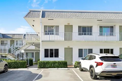 2920 Cynthia Lane #202