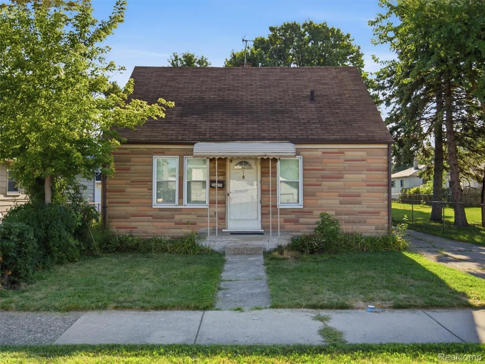 26210 Clancy Street Roseville City, MI 48066