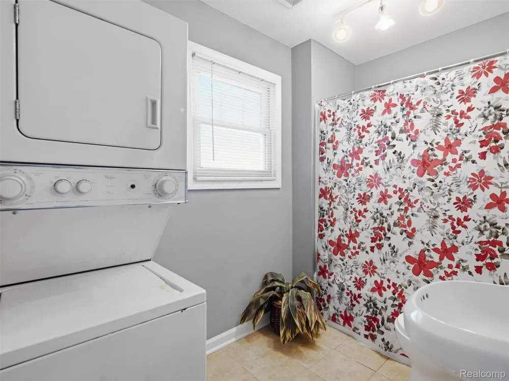 26210 Clancy Street Roseville City, MI 48066