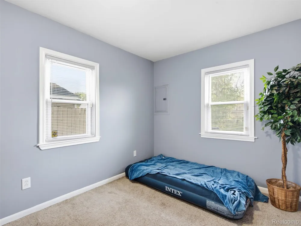 26210 Clancy Street Roseville City, MI 48066