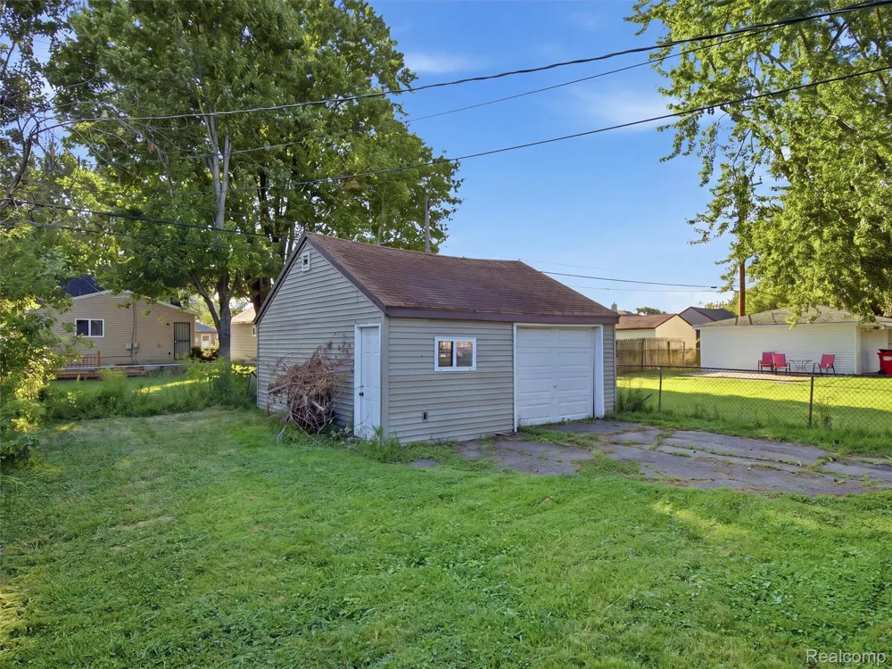 26210 Clancy Street Roseville City, MI 48066