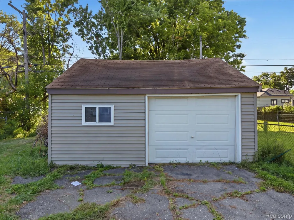 26210 Clancy Street Roseville City, MI 48066