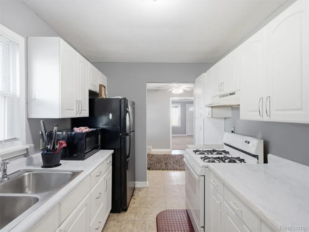 26210 Clancy Street Roseville City, MI 48066