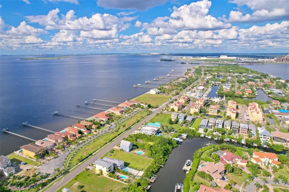 6407 MARBELLA BOULEVARD Apollo Beach, FL 33572
