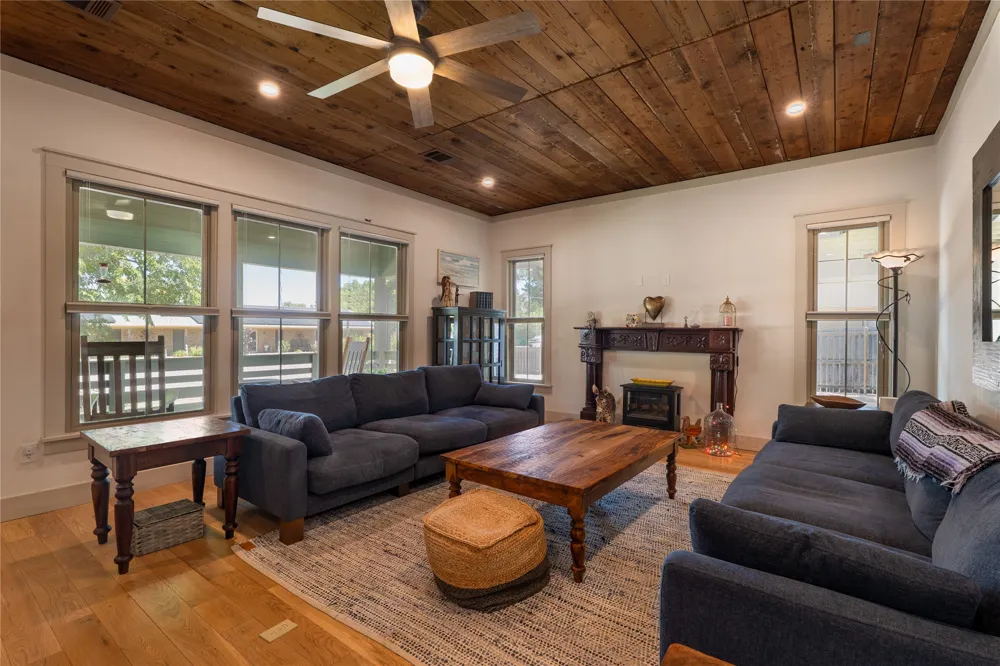 716 W 4th Street McGregor, TX 76657