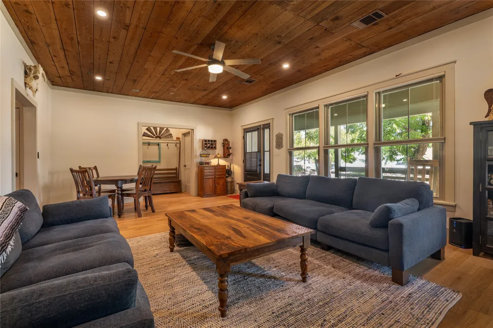 716 W 4th Street McGregor, TX 76657