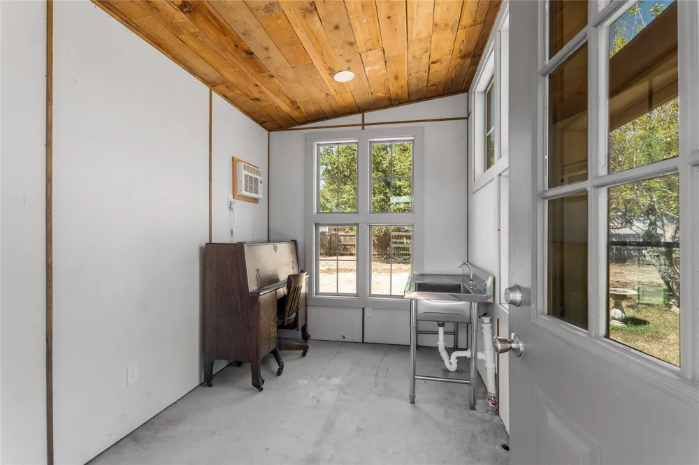 716 W 4th Street McGregor, TX 76657