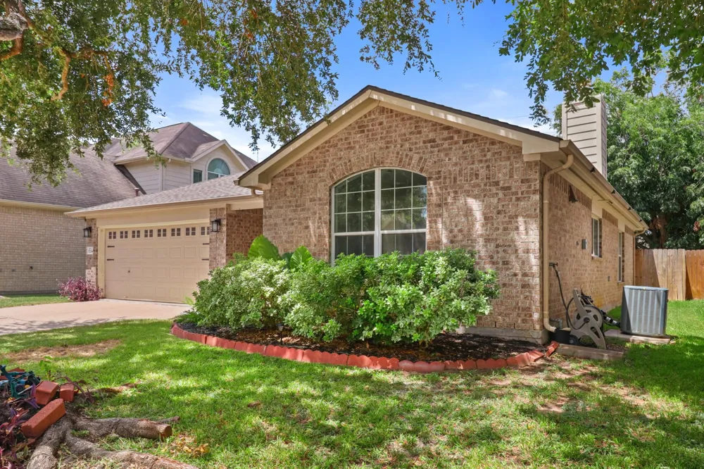 17234 Trace Glen Lane Houston, TX 77083