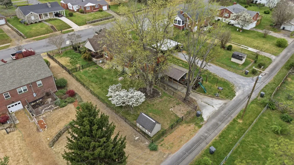 505 4th Ave Fayetteville, TN 37334