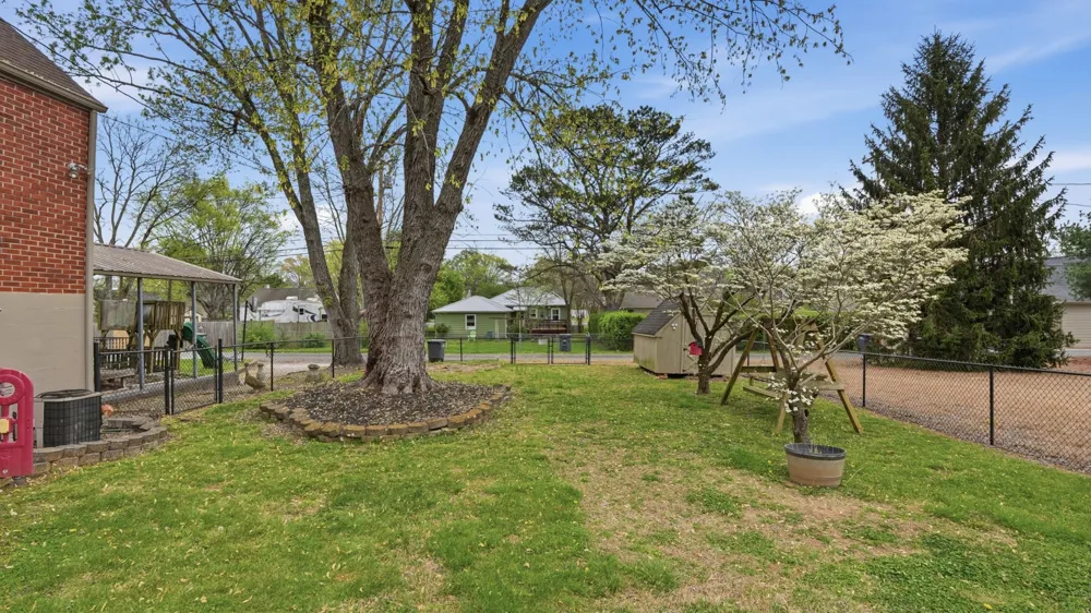 505 4th Ave Fayetteville, TN 37334