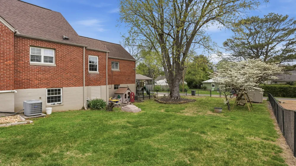505 4th Ave Fayetteville, TN 37334