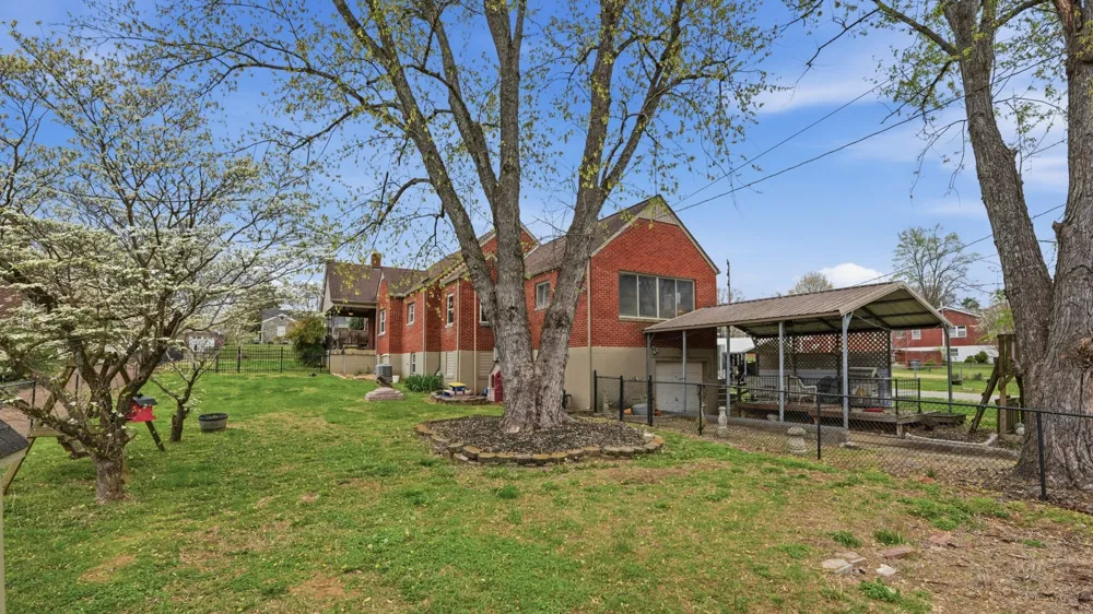 505 4th Ave Fayetteville, TN 37334