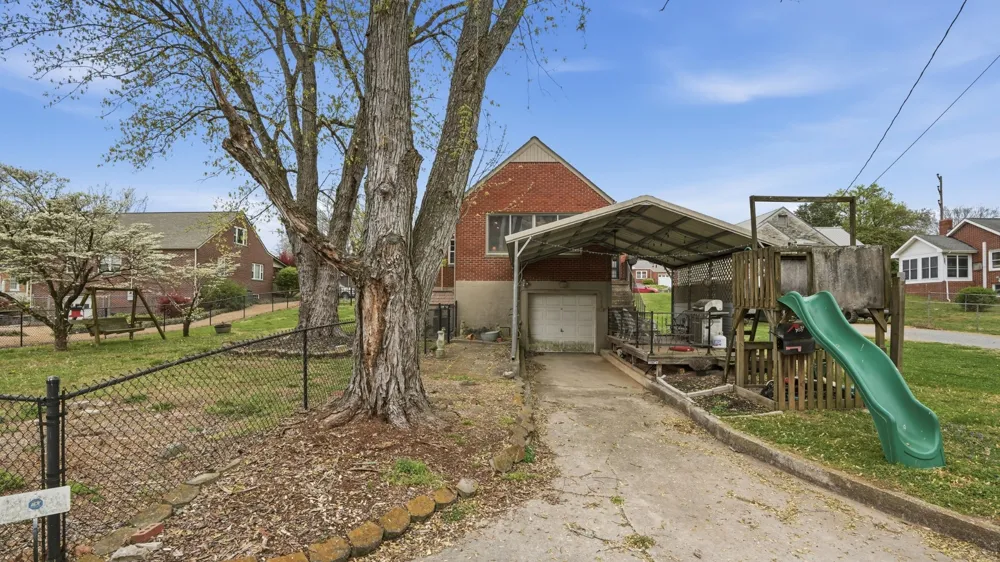 505 4th Ave Fayetteville, TN 37334
