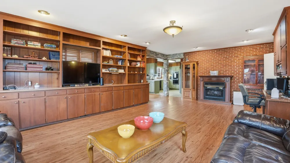 505 4th Ave Fayetteville, TN 37334