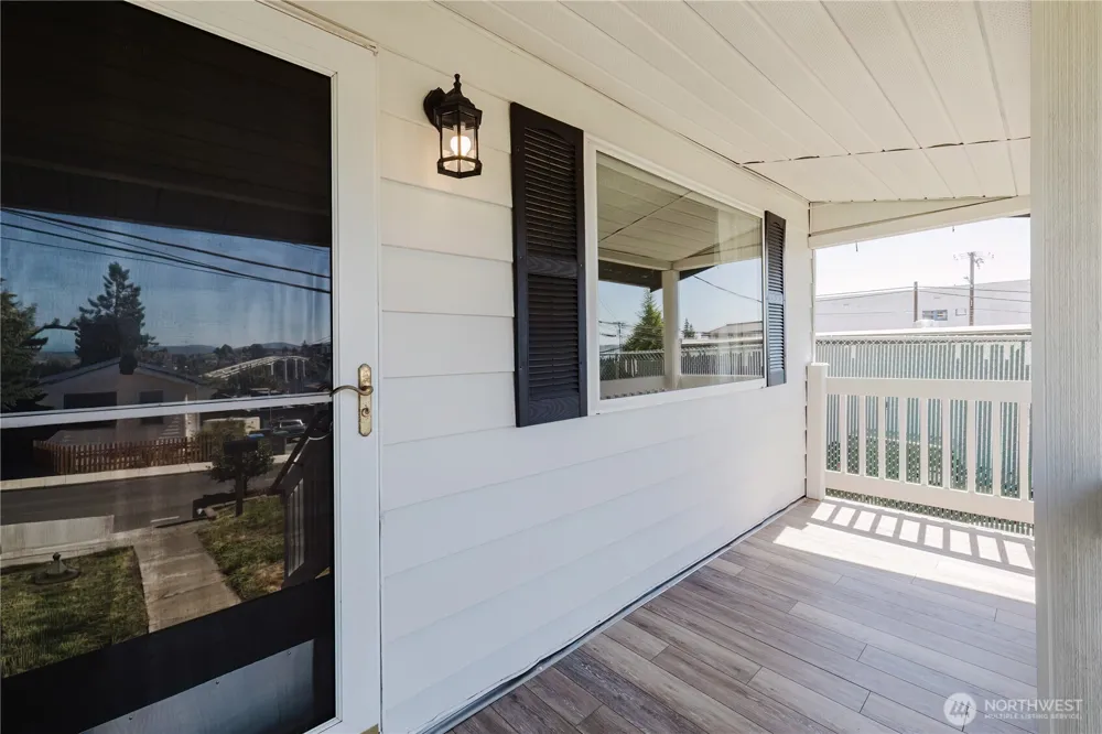 1112 Perry Avenue Bremerton, WA 98310