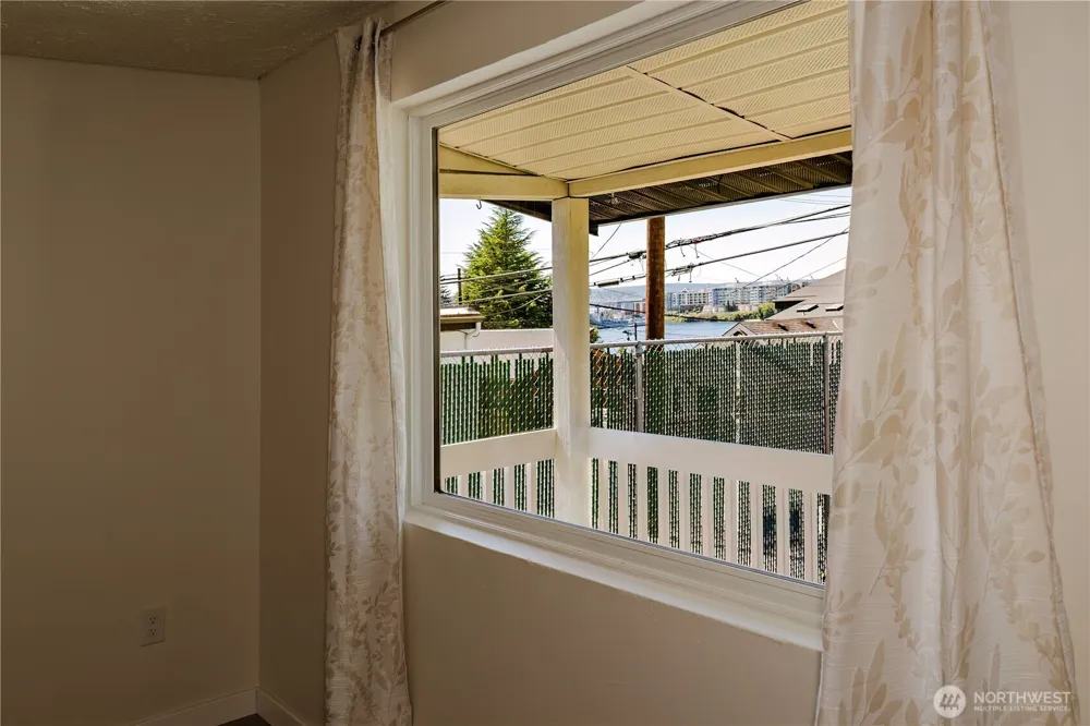 1112 Perry Avenue Bremerton, WA 98310
