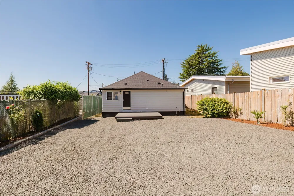 1112 Perry Avenue Bremerton, WA 98310