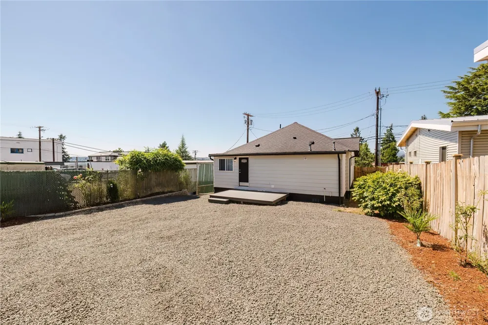 1112 Perry Avenue Bremerton, WA 98310