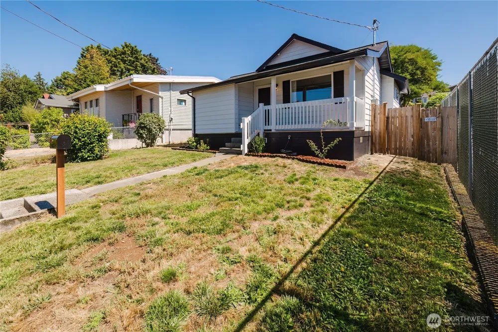 1112 Perry Avenue Bremerton, WA 98310