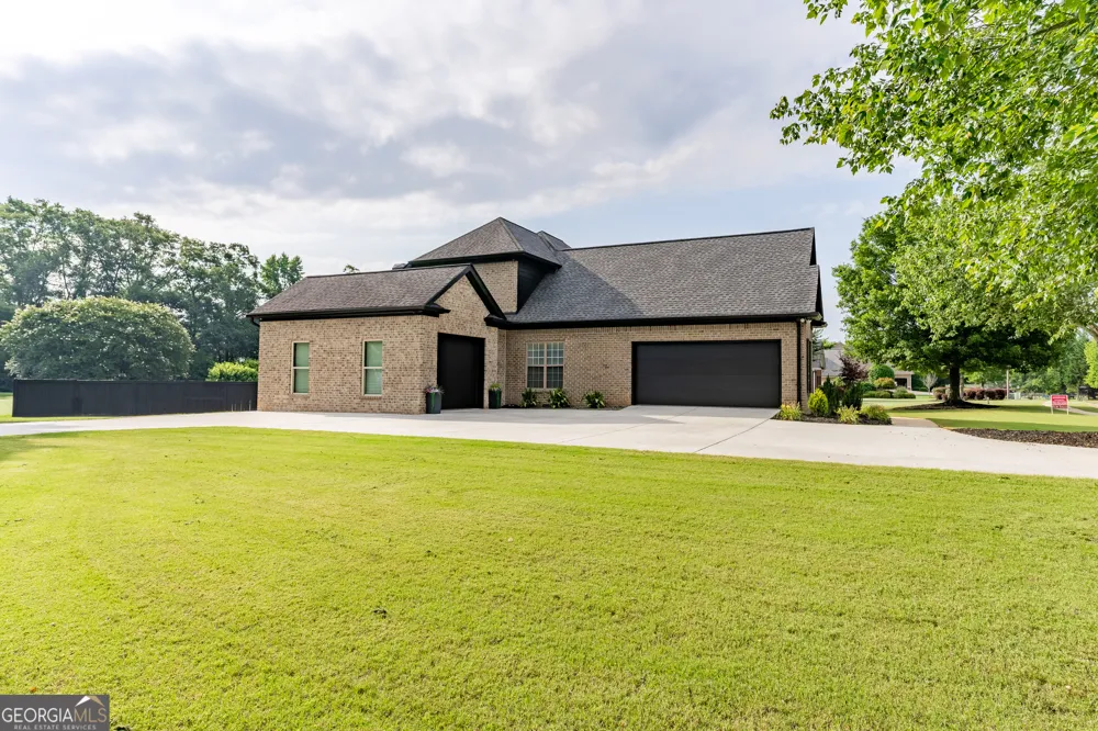 1070 Saint Albans PATH Watkinsville, GA 30677
