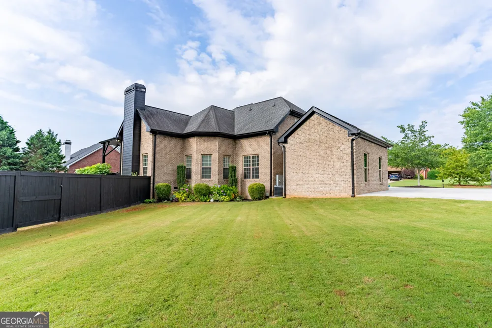 1070 Saint Albans PATH Watkinsville, GA 30677