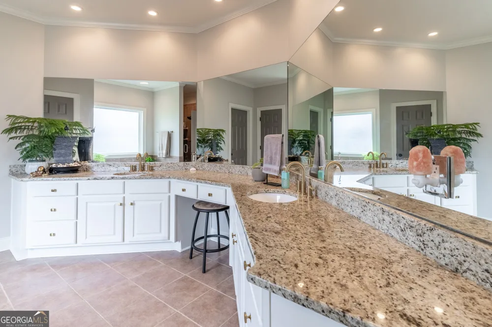1070 Saint Albans PATH Watkinsville, GA 30677