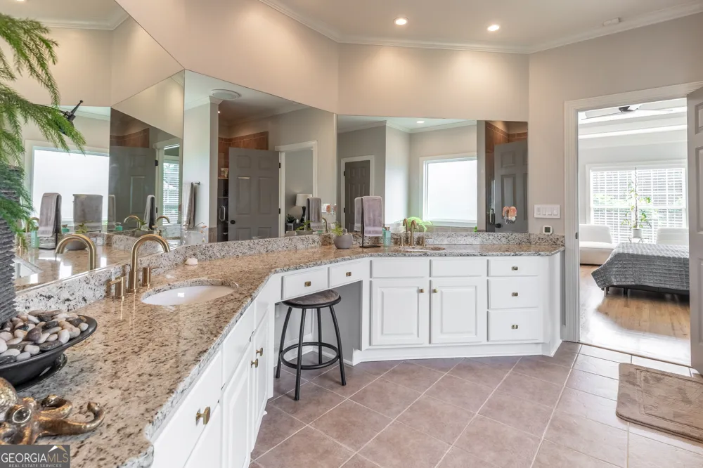 1070 Saint Albans PATH Watkinsville, GA 30677