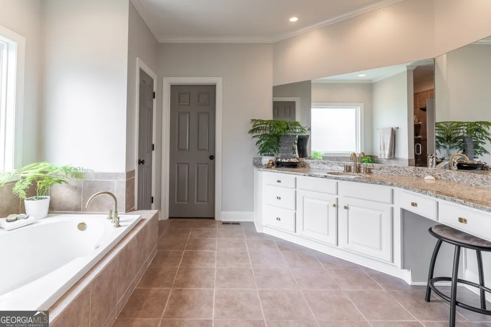 1070 Saint Albans PATH Watkinsville, GA 30677