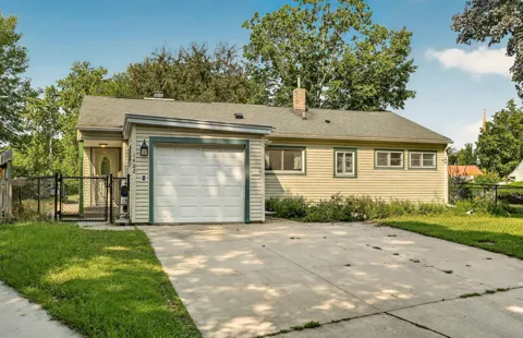 1402 Damon Court SE