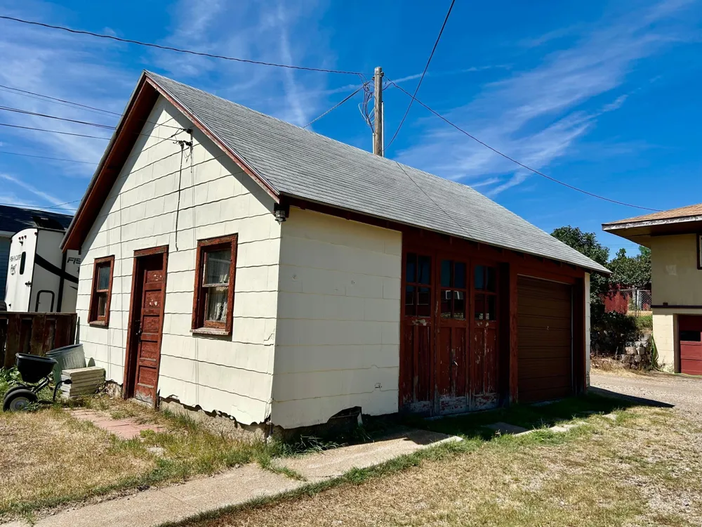 214 6th Street NW Valley City, ND 58072