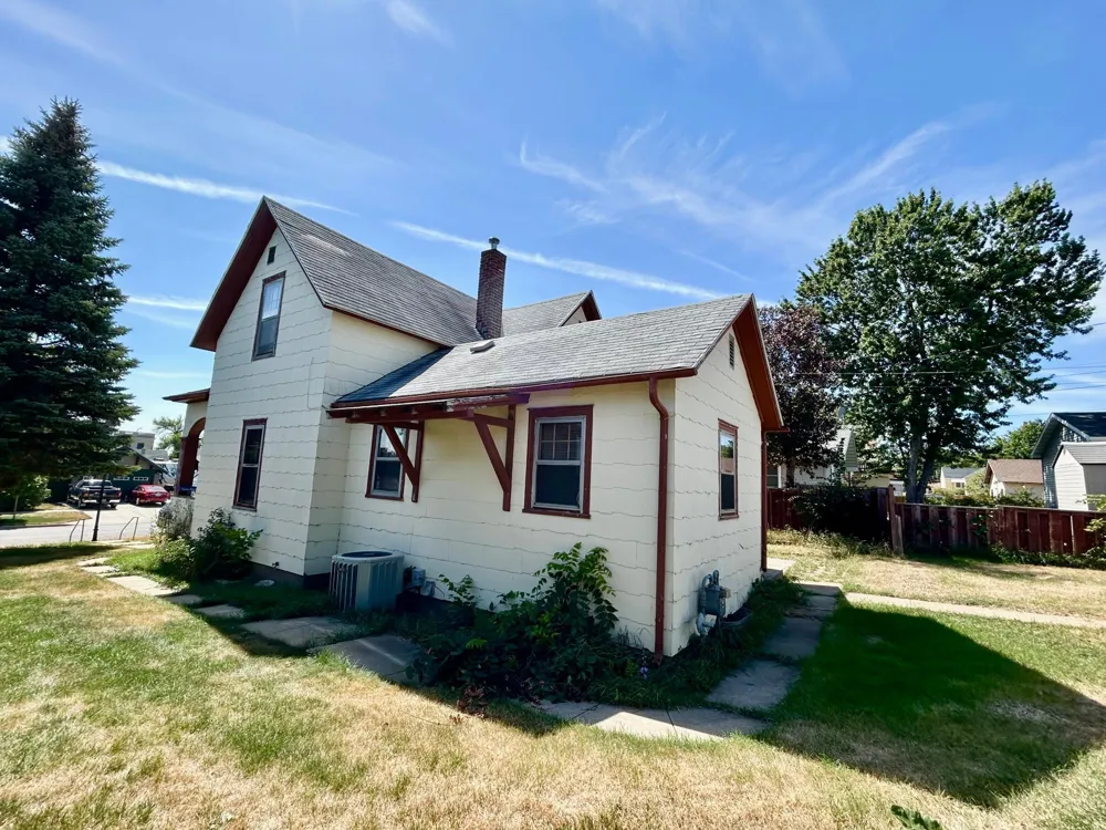 214 6th Street NW Valley City, ND 58072