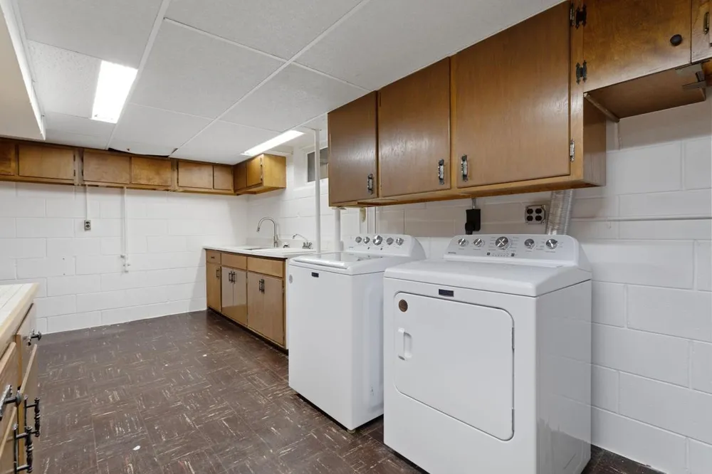 5725 Northport Drive Brooklyn Center, MN 55429