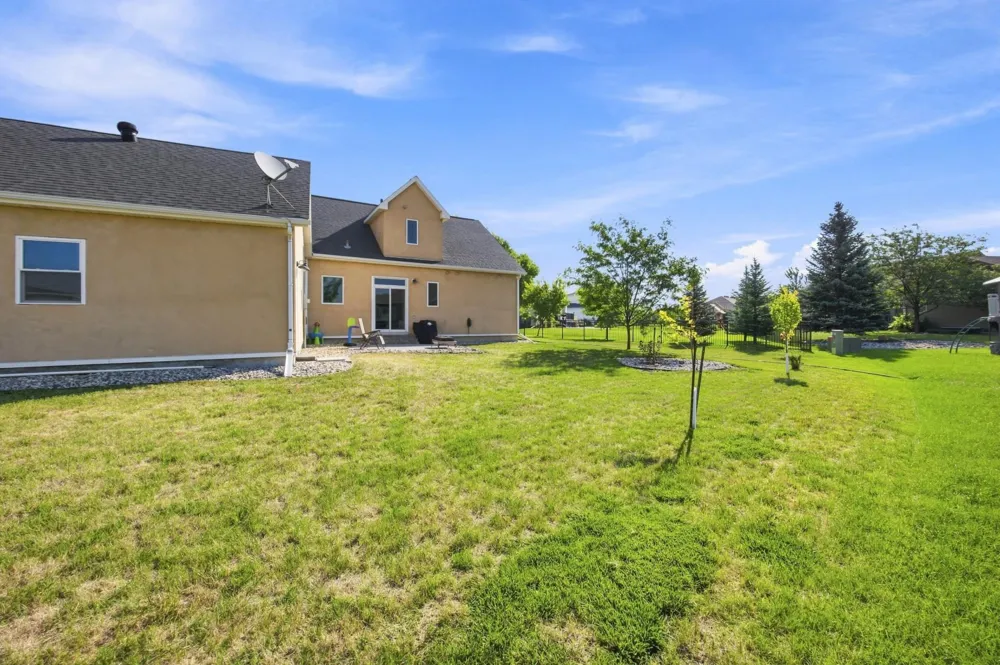 823 Birdie Court Mapleton, ND 58059