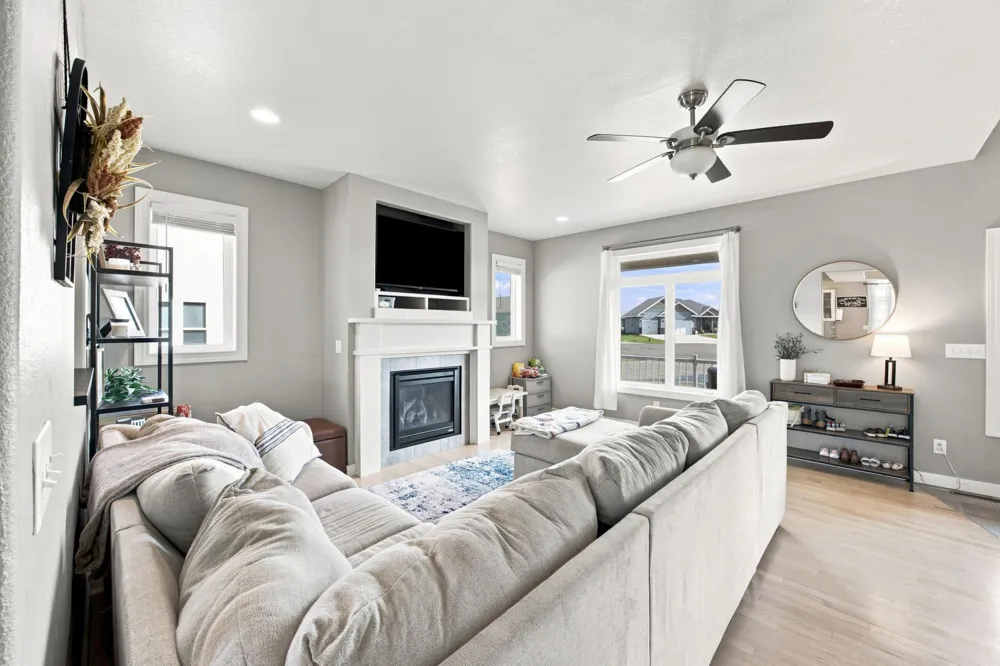 823 Birdie Court Mapleton, ND 58059