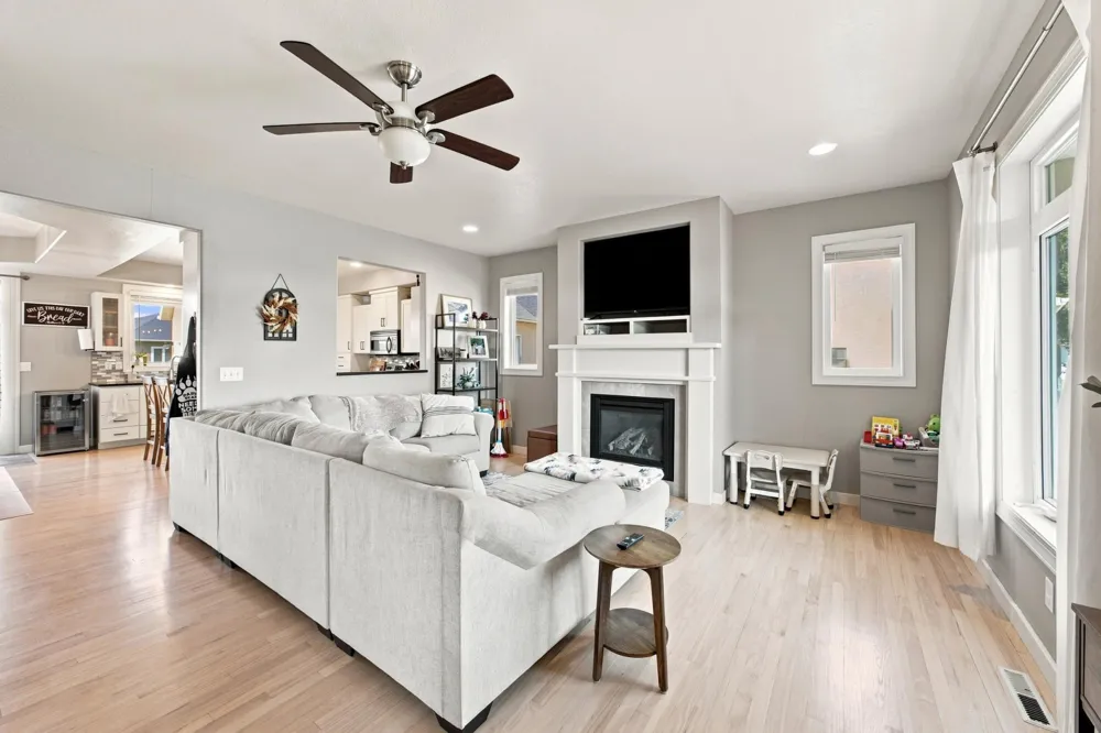 823 Birdie Court Mapleton, ND 58059