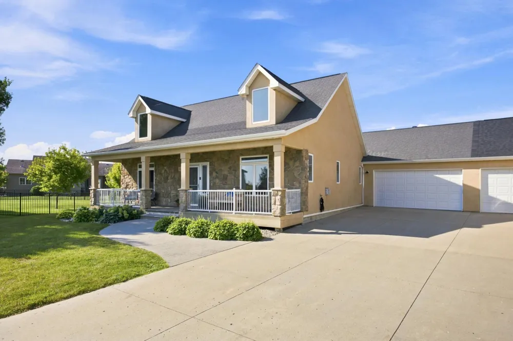 823 Birdie Court Mapleton, ND 58059