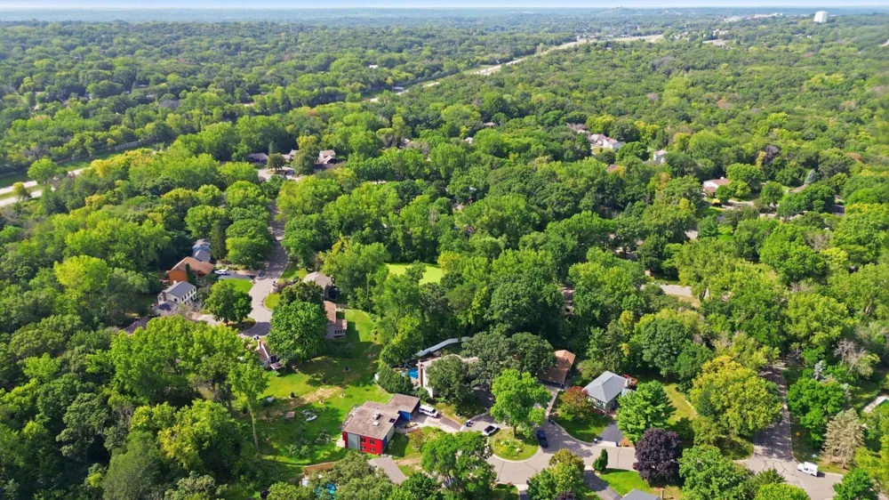 2917 Sequoia Court Burnsville, MN 55337