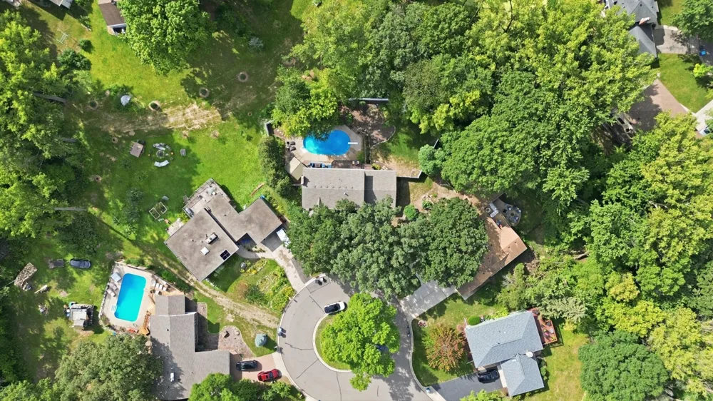 2917 Sequoia Court Burnsville, MN 55337