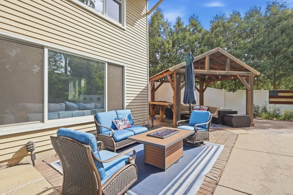 2917 Sequoia Court Burnsville, MN 55337