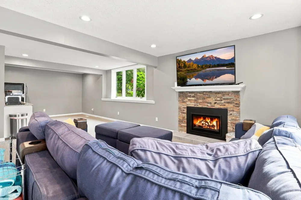 2917 Sequoia Court Burnsville, MN 55337