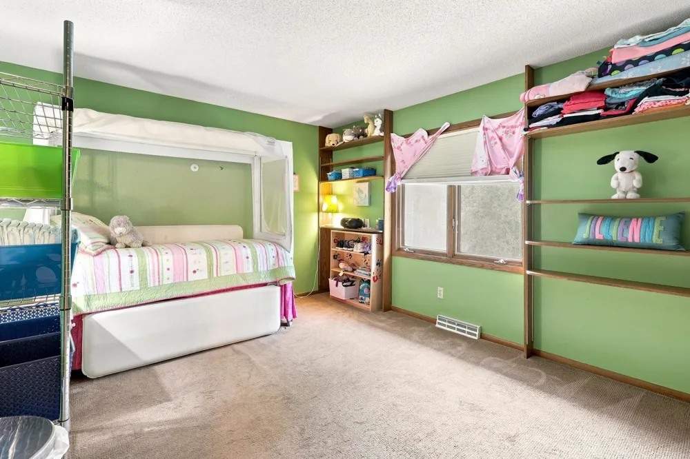 2917 Sequoia Court Burnsville, MN 55337
