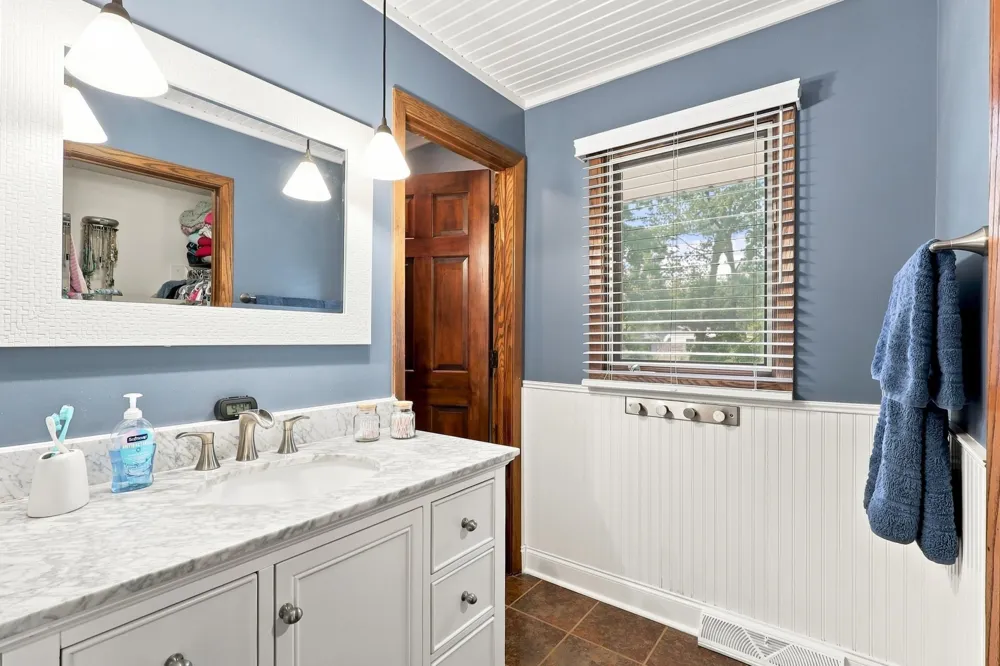 2917 Sequoia Court Burnsville, MN 55337