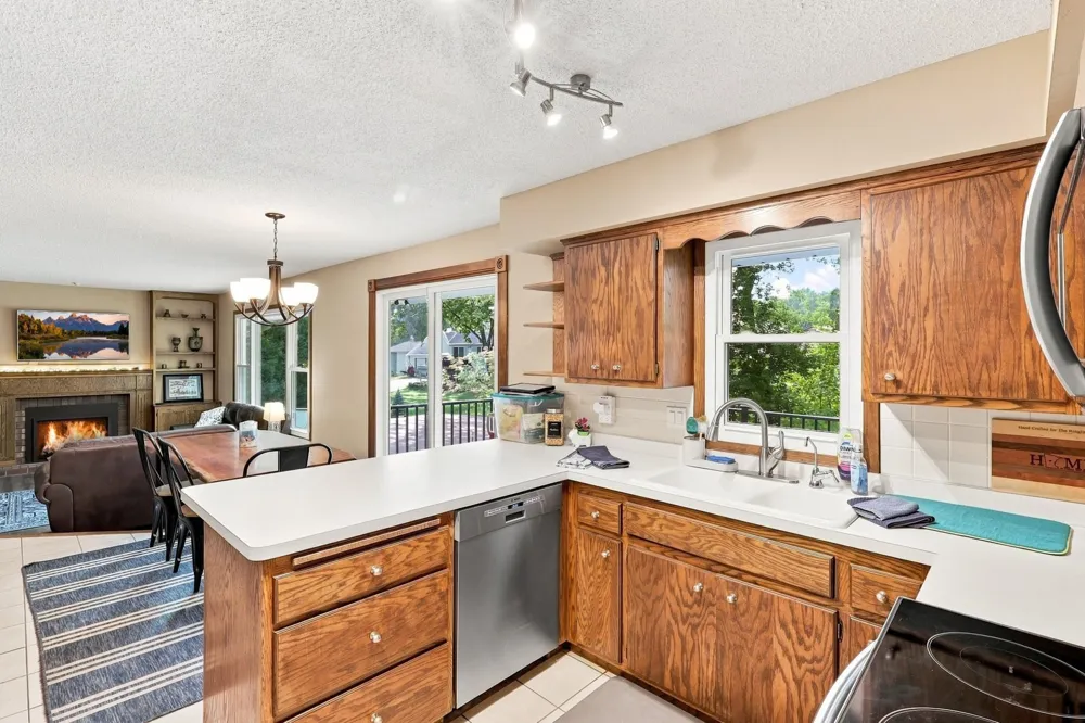 2917 Sequoia Court Burnsville, MN 55337