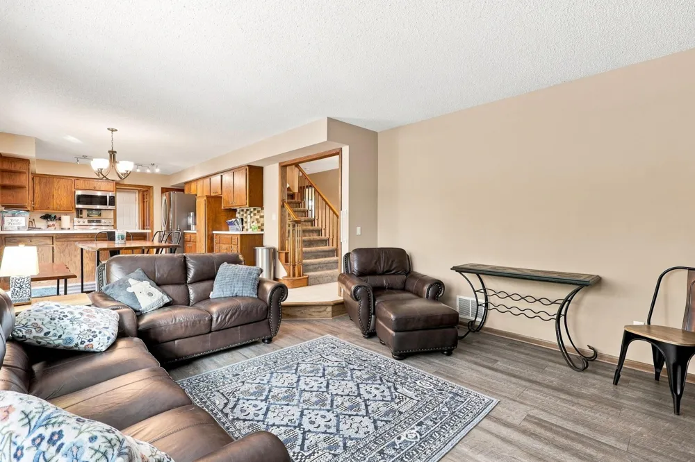 2917 Sequoia Court Burnsville, MN 55337