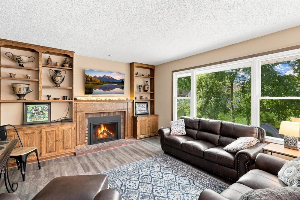 2917 Sequoia Court Burnsville, MN 55337
