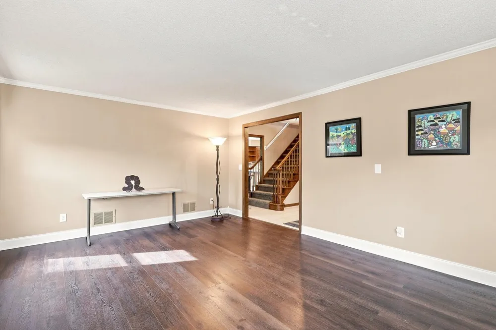 2917 Sequoia Court Burnsville, MN 55337
