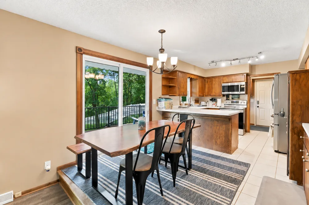 2917 Sequoia Court Burnsville, MN 55337